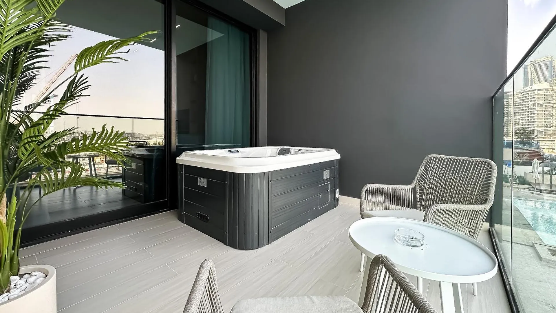 Lux 2Br Designer Sanctuary W Trendy Decor Apartment Dubai