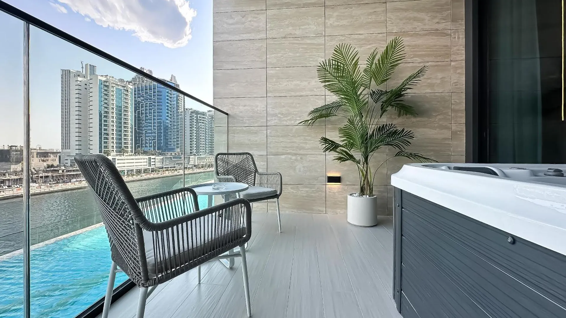 Lux 2Br Designer Sanctuary W Trendy Decor Apartment Dubai