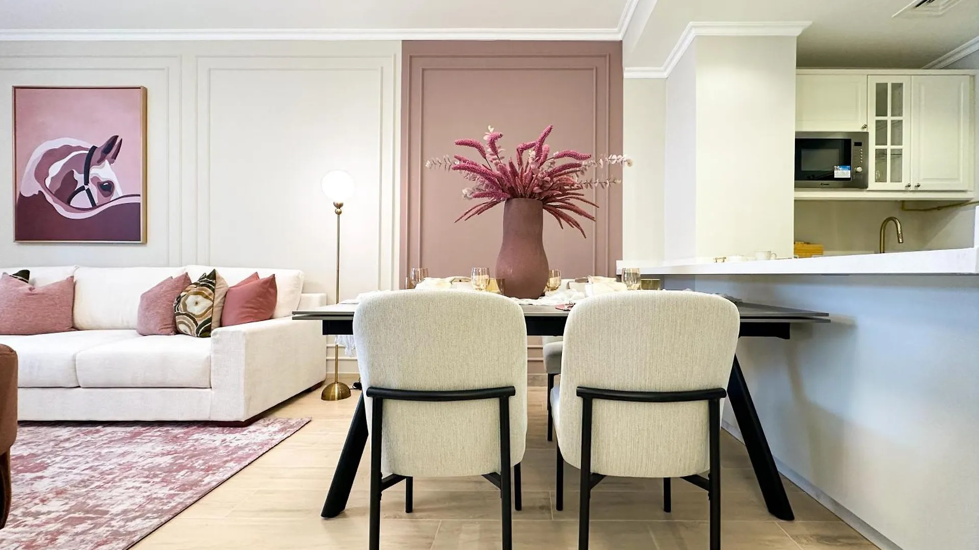 Lux 2Br Designer Sanctuary W Trendy Decor Apartment Dubai