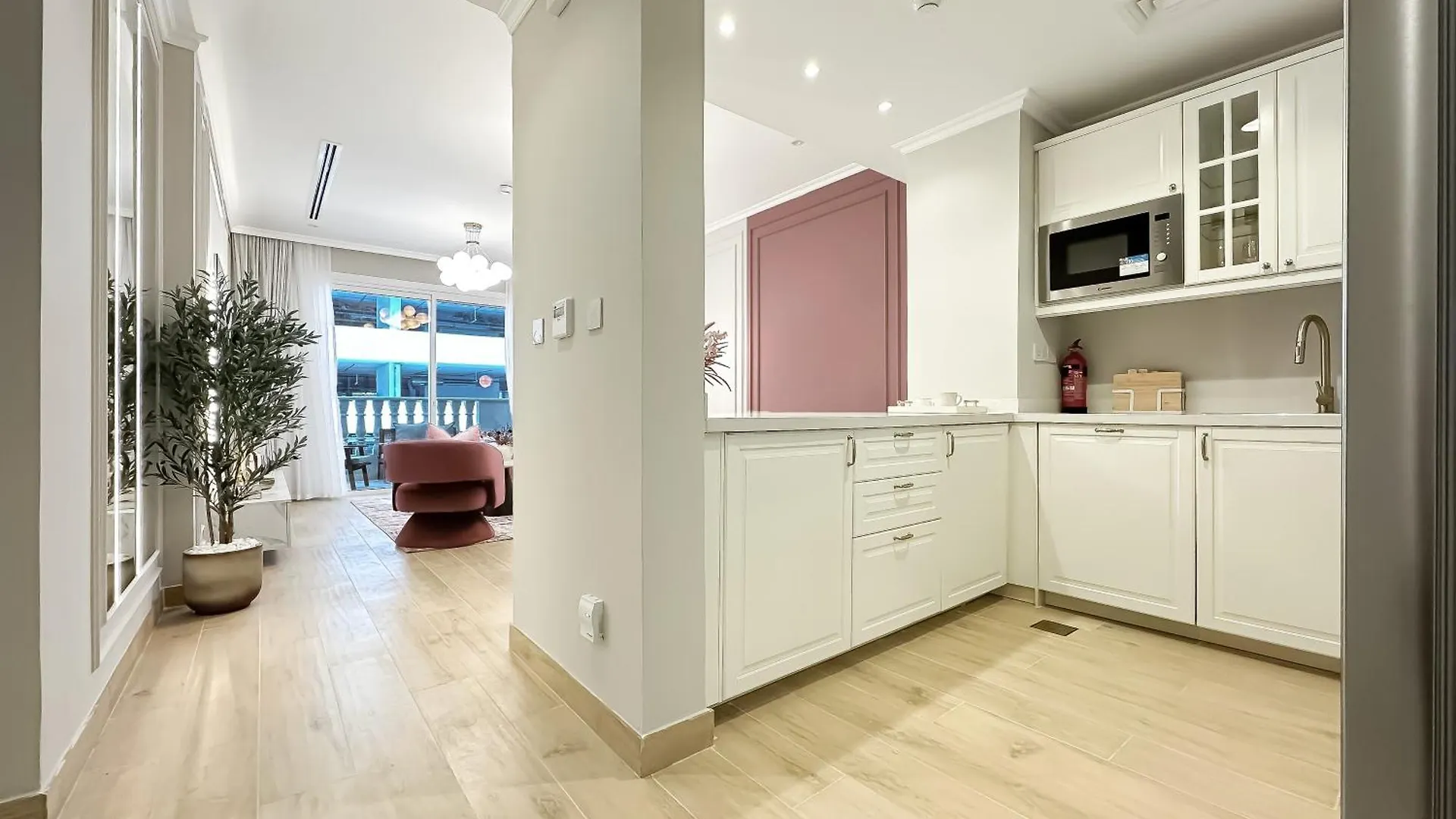 Lux 2Br Designer Sanctuary W Trendy Decor Apartment Dubai